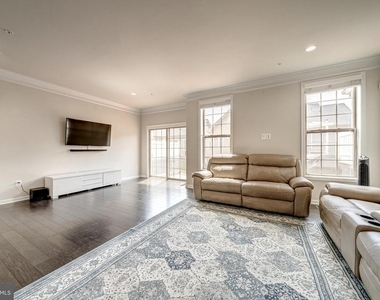 22489 Naugatuck Square - Photo Thumbnail 6