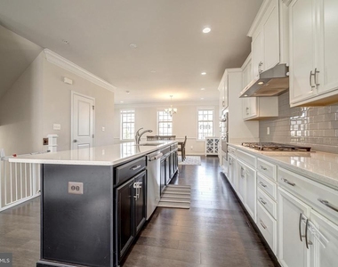 22489 Naugatuck Square - Photo Thumbnail 18
