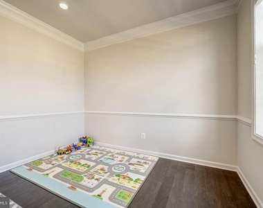 22489 Naugatuck Square - Photo Thumbnail 11