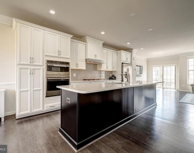 22489 Naugatuck Square - Photo Thumbnail 15