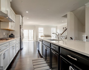22489 Naugatuck Square - Photo Thumbnail 16