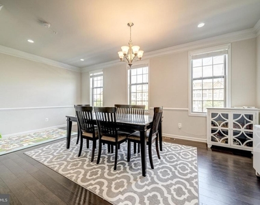 22489 Naugatuck Square - Photo Thumbnail 9