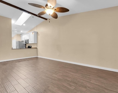 3203 Charter Club Drive - Photo Thumbnail 5