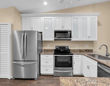 3203 Charter Club Drive - Photo Thumbnail 12