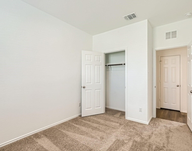1608 Holly Lake Dr - Photo Thumbnail 10