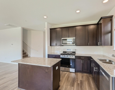 1608 Holly Lake Dr - Photo Thumbnail 7