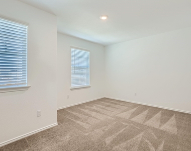 1608 Holly Lake Dr - Photo Thumbnail 16