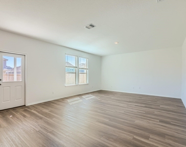 1608 Holly Lake Dr - Photo Thumbnail 3