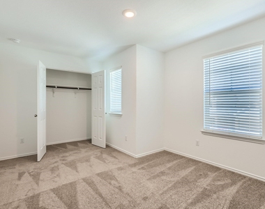1608 Holly Lake Dr - Photo Thumbnail 17