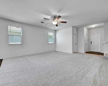 3705 Conyers Ln - Photo Thumbnail 4