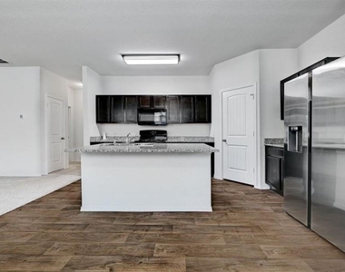 3705 Conyers Ln - Photo Thumbnail 7