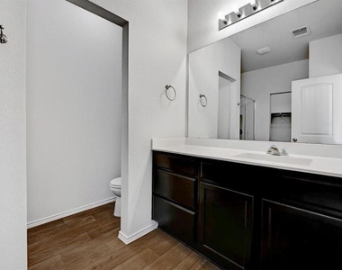 3705 Conyers Ln - Photo Thumbnail 14