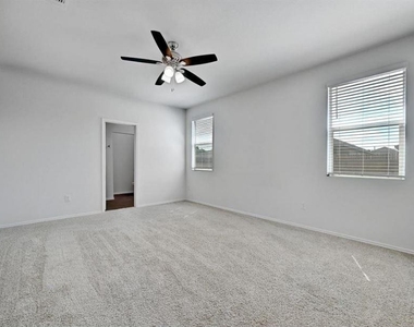 3705 Conyers Ln - Photo Thumbnail 12