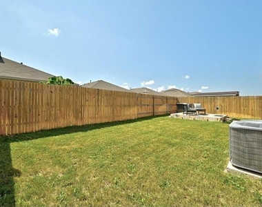 3705 Conyers Ln - Photo Thumbnail 27