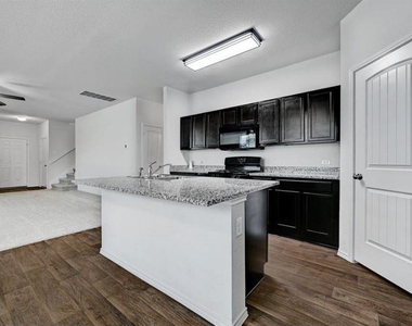 3705 Conyers Ln - Photo Thumbnail 11