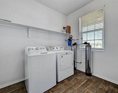 3705 Conyers Ln - Photo Thumbnail 24