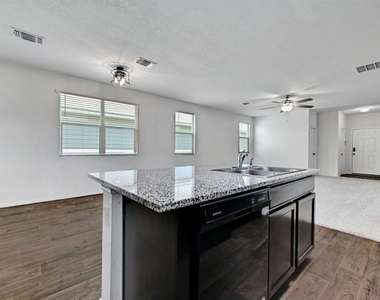 3705 Conyers Ln - Photo Thumbnail 10