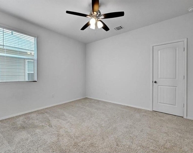 3705 Conyers Ln - Photo Thumbnail 17