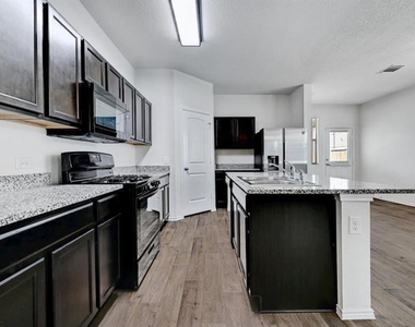 3705 Conyers Ln - Photo Thumbnail 8
