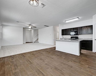 3705 Conyers Ln - Photo Thumbnail 6