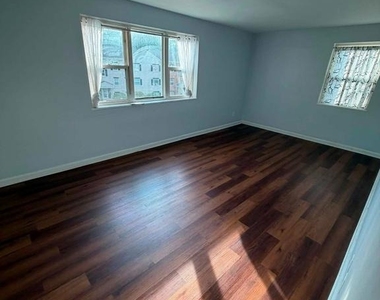 3051 Patrick Henry Drive - Photo Thumbnail 4