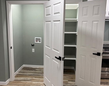 4013 Vaughn Street - Photo Thumbnail 17