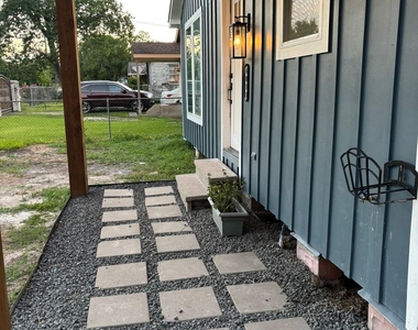 4013 Vaughn Street - Photo Thumbnail 6
