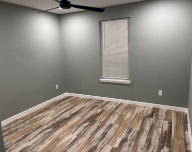 4013 Vaughn Street - Photo Thumbnail 10
