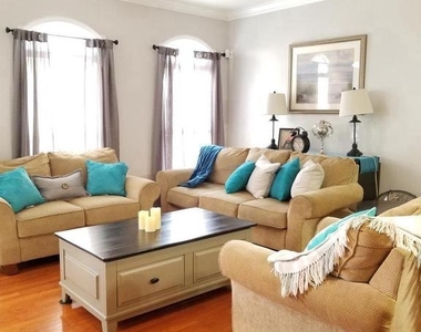 8234 Gunston Commons Way - Photo Thumbnail 7