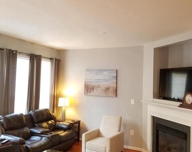 8234 Gunston Commons Way - Photo Thumbnail 16
