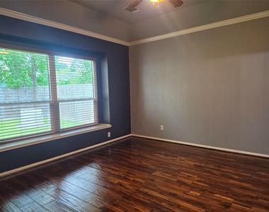 1138 Sussex Trail - Photo Thumbnail 11