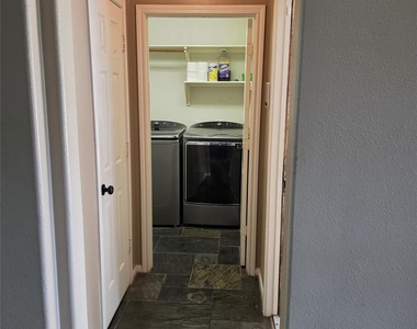 1138 Sussex Trail - Photo Thumbnail 8