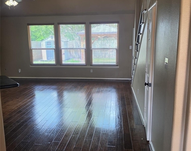 1138 Sussex Trail - Photo Thumbnail 4