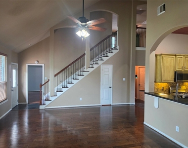 1138 Sussex Trail - Photo Thumbnail 7