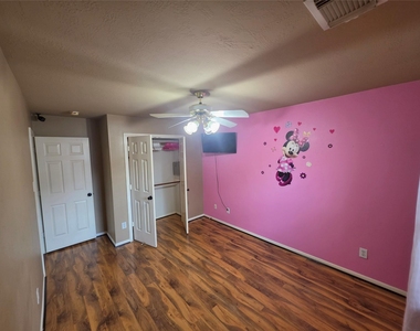 1138 Sussex Trail - Photo Thumbnail 17