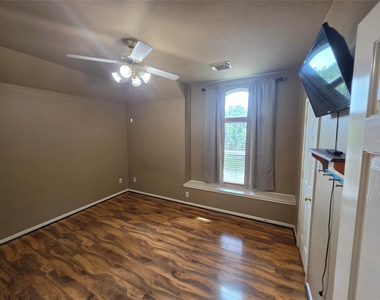 1138 Sussex Trail - Photo Thumbnail 19