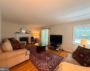 10802 Hunt Club Road - Photo Thumbnail 11