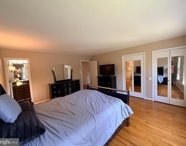 10802 Hunt Club Road - Photo Thumbnail 30
