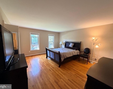 10802 Hunt Club Road - Photo Thumbnail 28