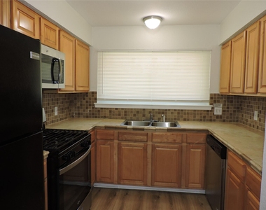 1625 Chippeway Ln - Photo Thumbnail 3