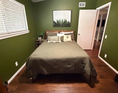 1304 Mariposa Dr - Photo Thumbnail 8