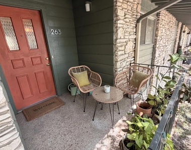 1304 Mariposa Dr - Photo Thumbnail 19