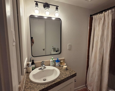 1304 Mariposa Dr - Photo Thumbnail 13