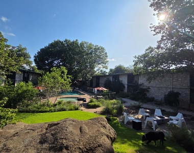 1304 Mariposa Dr - Photo Thumbnail 17