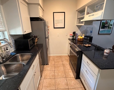 1304 Mariposa Dr - Photo Thumbnail 4