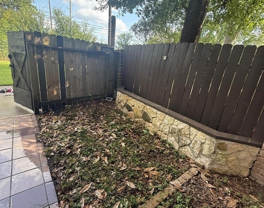 5329 Pinewilde Drive - Photo Thumbnail 7