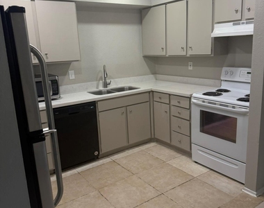 5329 Pinewilde Drive - Photo Thumbnail 8