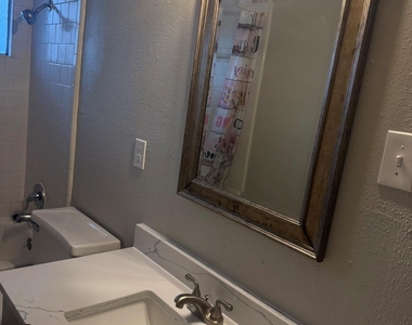 5329 Pinewilde Drive - Photo Thumbnail 12