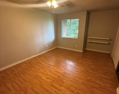 5329 Pinewilde Drive - Photo Thumbnail 10