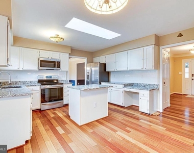 3022 Dower House Drive - Photo Thumbnail 14